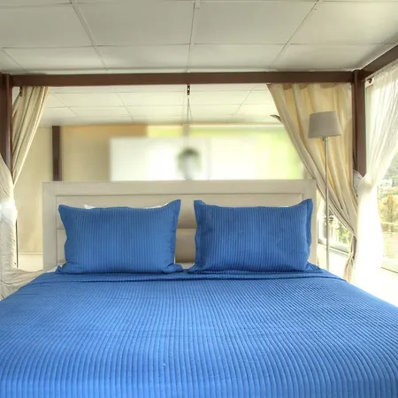 Готель Smart Luxury & 3*